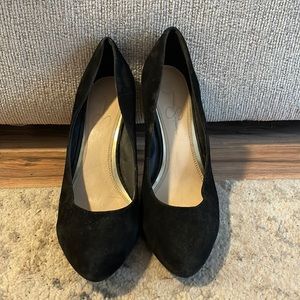Jessica Simpson black suede heel